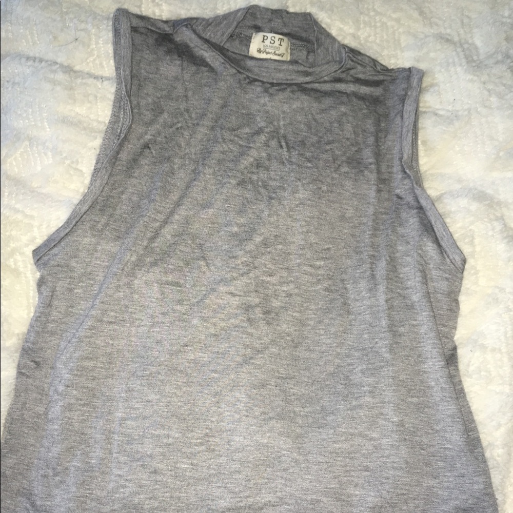 Gray sleeveless shirt size small